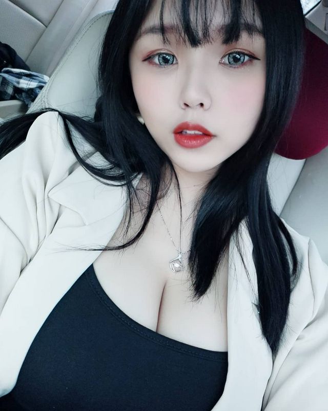 Mia娃娃臉加上S級超狂爆乳你挺得住嗎