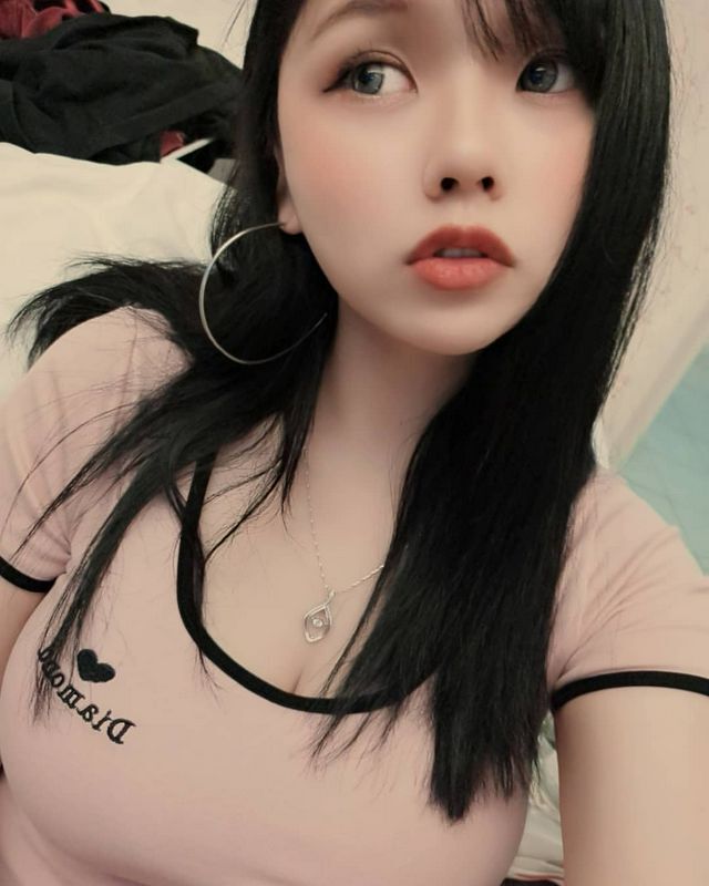 Mia娃娃臉加上S級超狂爆乳你挺得住嗎