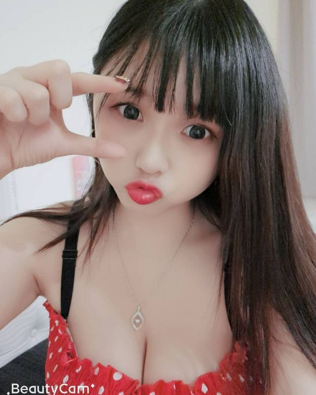 Mia娃娃臉加上S級超狂爆乳你挺得住嗎