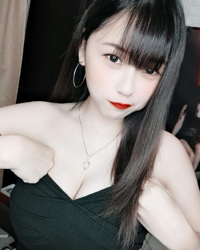 Mia娃娃臉加上S級超狂爆乳你挺得住嗎