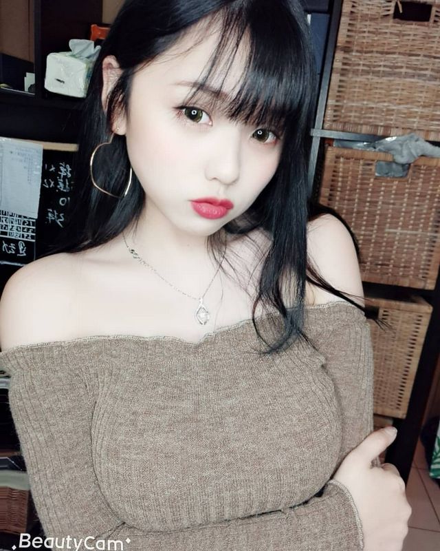 Mia娃娃臉加上S級超狂爆乳你挺得住嗎