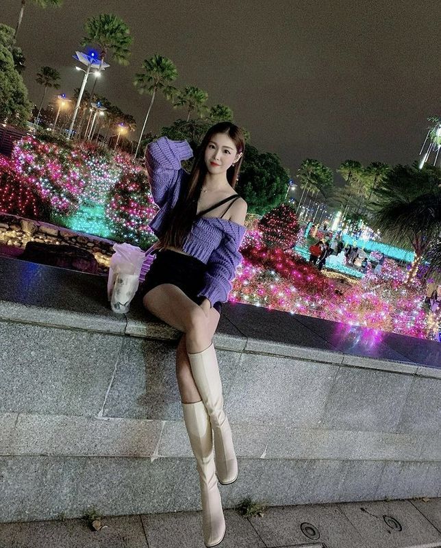 年僅23歲的高人氣美女，精巧又亮麗的五官很引人注目~陳亭夷Queeny