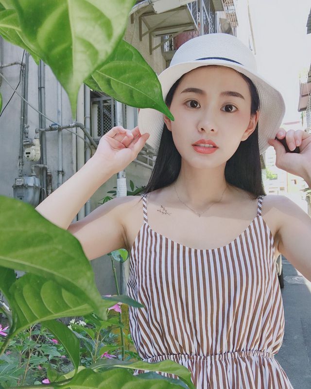 文青系女孩以瓅清純模樣讓人想起初戀的感覺