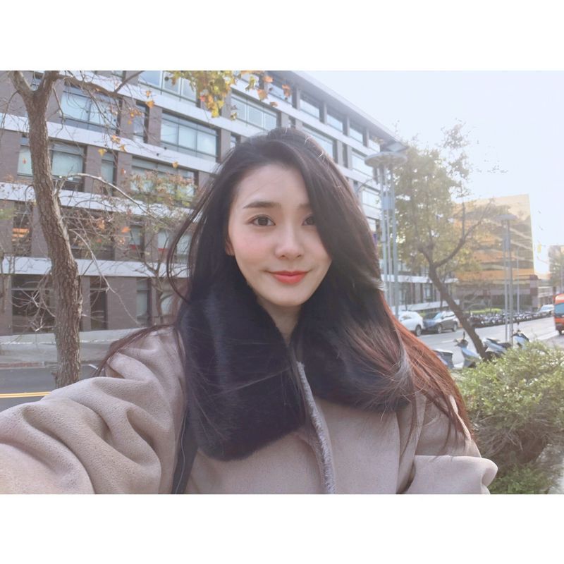 文青系女孩以瓅清純模樣讓人想起初戀的感覺