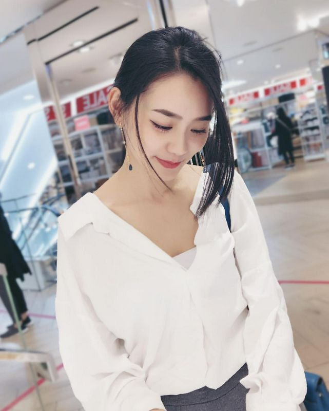 文青系女孩以瓅清純模樣讓人想起初戀的感覺