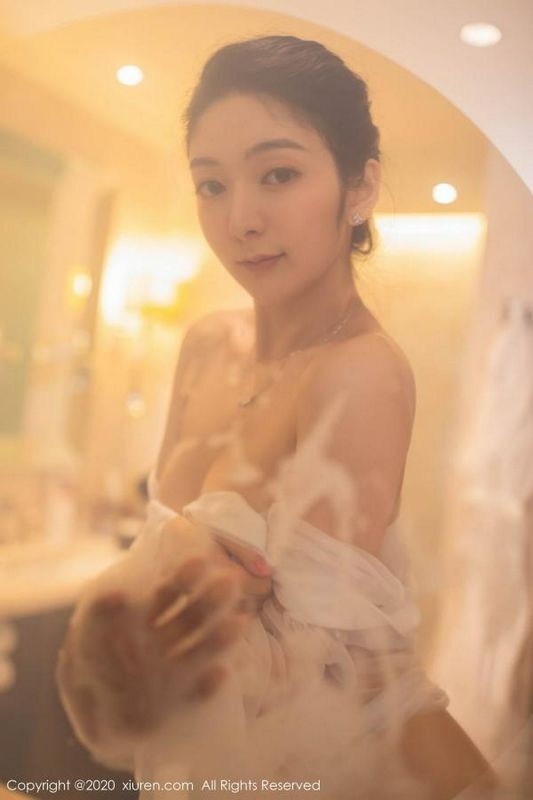 小熱巴女神浴室濕身