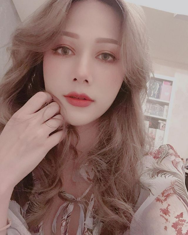 LingLing翎鈴又白又大...逆天長腿讓人秒抬頭