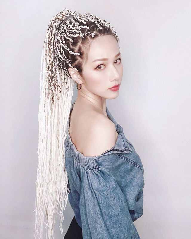 LingLing翎鈴又白又大...逆天長腿讓人秒抬頭
