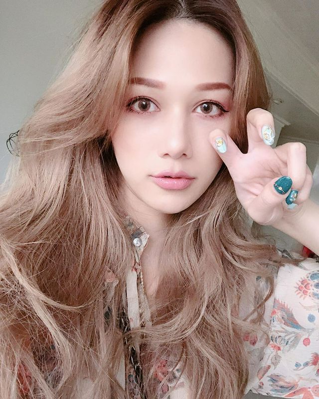 LingLing翎鈴又白又大...逆天長腿讓人秒抬頭