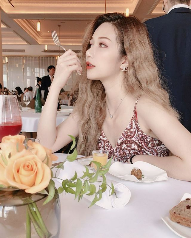 LingLing翎鈴又白又大...逆天長腿讓人秒抬頭
