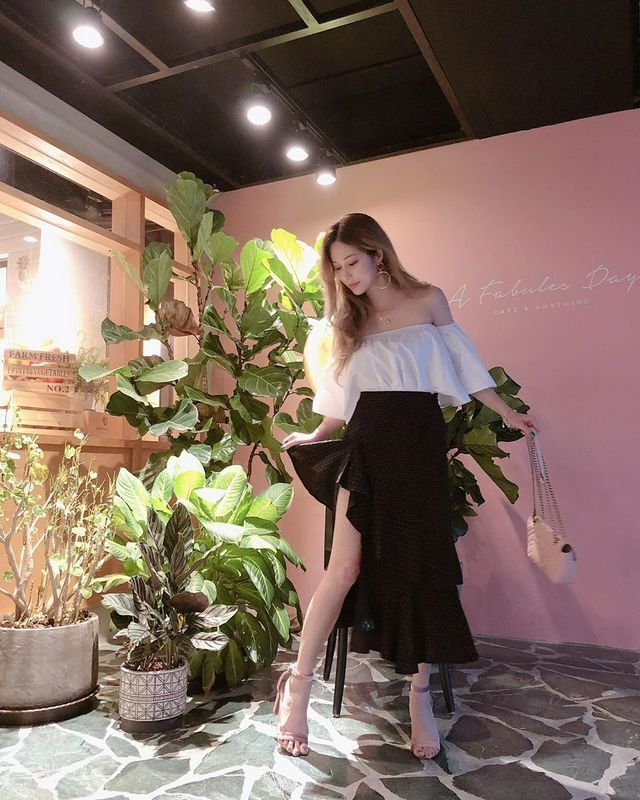 LingLing翎鈴又白又大...逆天長腿讓人秒抬頭