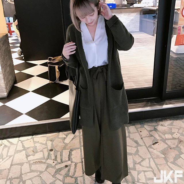 俏麗短發(fā)的Amilus那甜美的笑容搭配上那超級壞的上圍，哪個男孩能抵抗得了