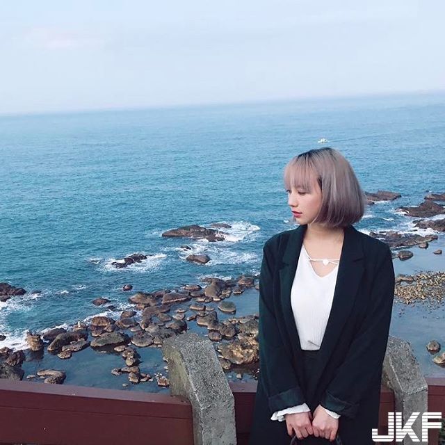 俏麗短發(fā)的Amilus那甜美的笑容搭配上那超級壞的上圍，哪個男孩能抵抗得了