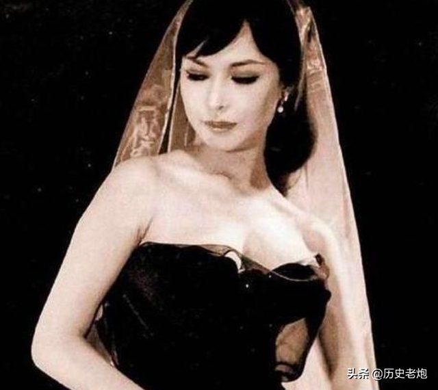 狄娜：香港艷星，真人版007女間諜，為中國航天事業(yè)投入全部身家