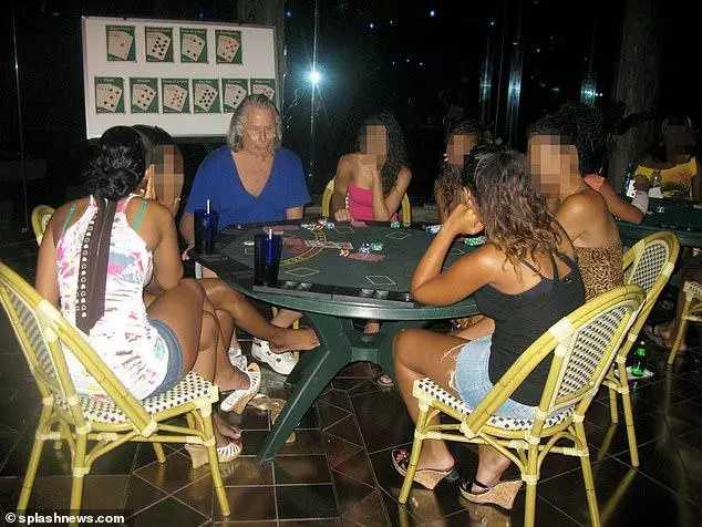 加拿大億萬富豪海島派對：泳裝少女任人擺弄，吃排泄物癖好被滿足