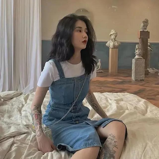 “渣女站姿”火了！腰和屁股凹成90度，這誰頂?shù)米∧? onerror=
