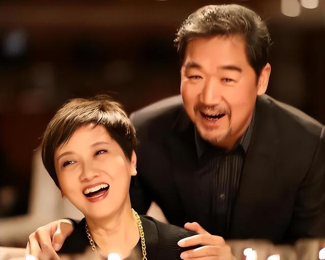 萬萬沒想到，67歲“丁克”了28年的的鄧婕，最終成為了人生贏家