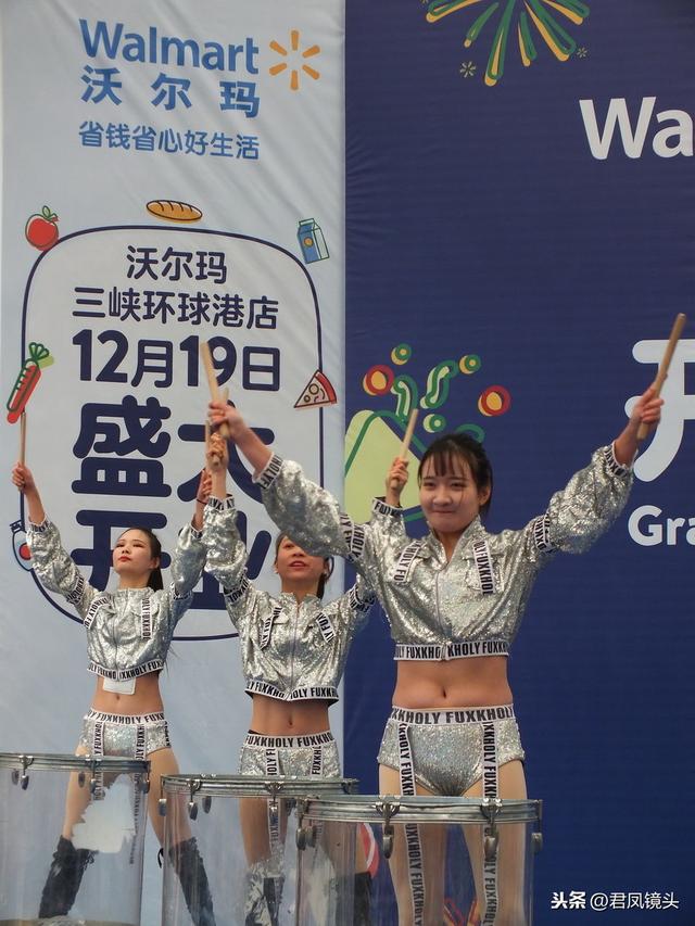 湖北宜昌：美女打鼓熱舞，性感十足