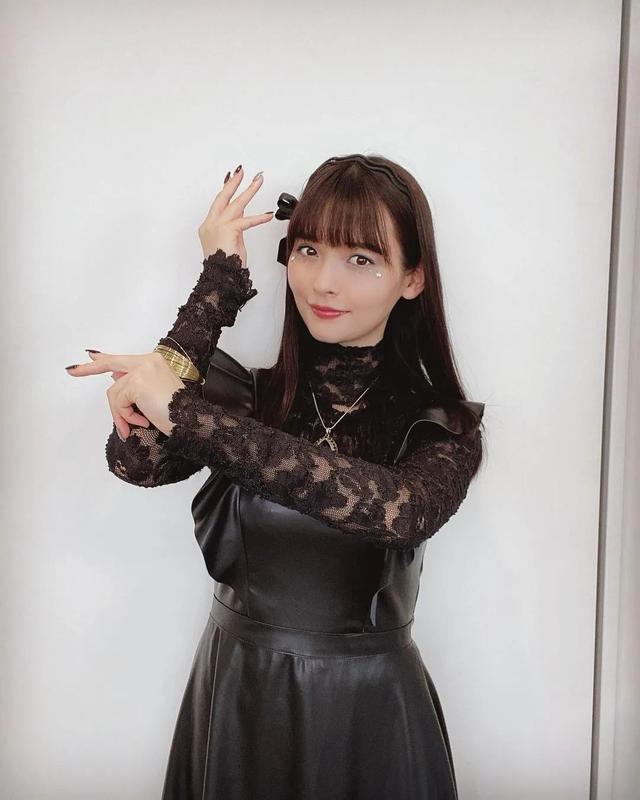 奶系美女上坂堇！擁有火辣身材的特利迦