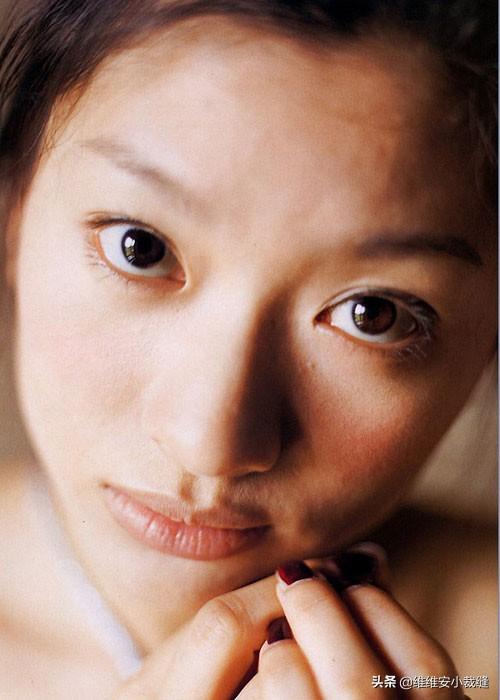 48歲筱原涼子憑顏值狀態(tài)登上熱搜，凍齡美肌離不開(kāi)她的獨(dú)家小秘訣