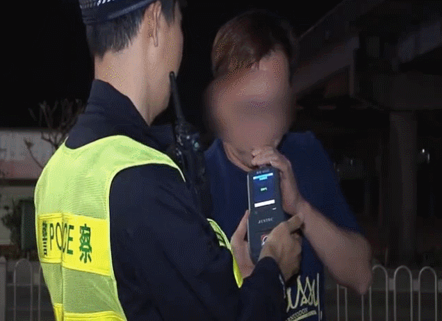 江門老板凌晨來珠海找美女，正興致勃勃時，被警方抓現(xiàn)行！