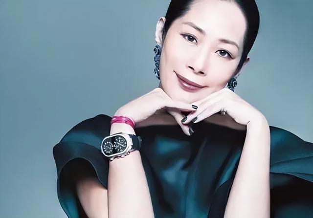 “未婚”產(chǎn)子的6位女星，生父成謎、不懼流言，最大55歲最小35歲