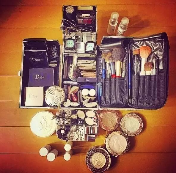 日本妹子超強化妝品收納術(shù)！終于又能看見我的梳妝臺了……