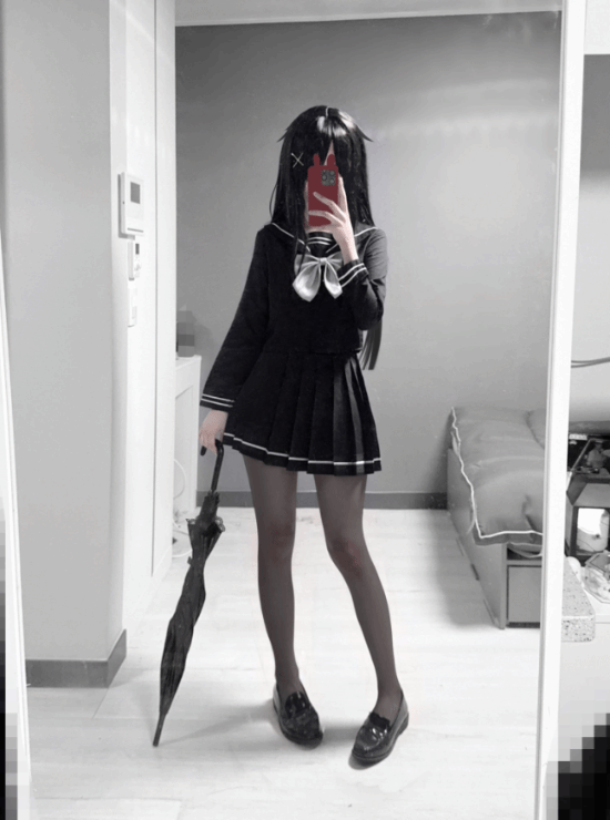 美女COS《絕區(qū)零》鯊魚妹艾蓮:嬌小可愛黑絲吸睛