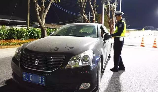 江門老板凌晨來珠海找美女，正興致勃勃時，被警方抓現(xiàn)行！