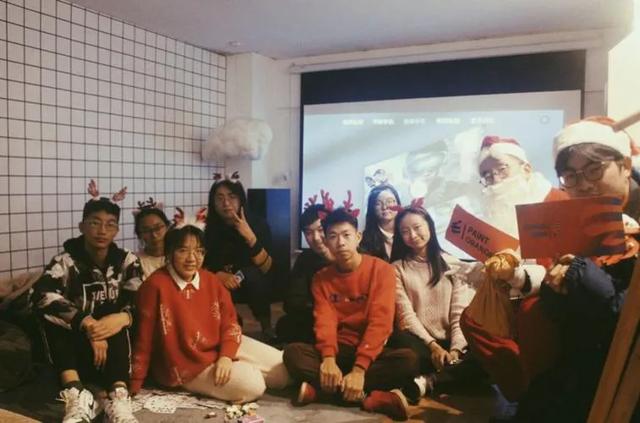 實地探訪！成都私人影院美女陪看可親嘴摸胸可過夜，都是00后！