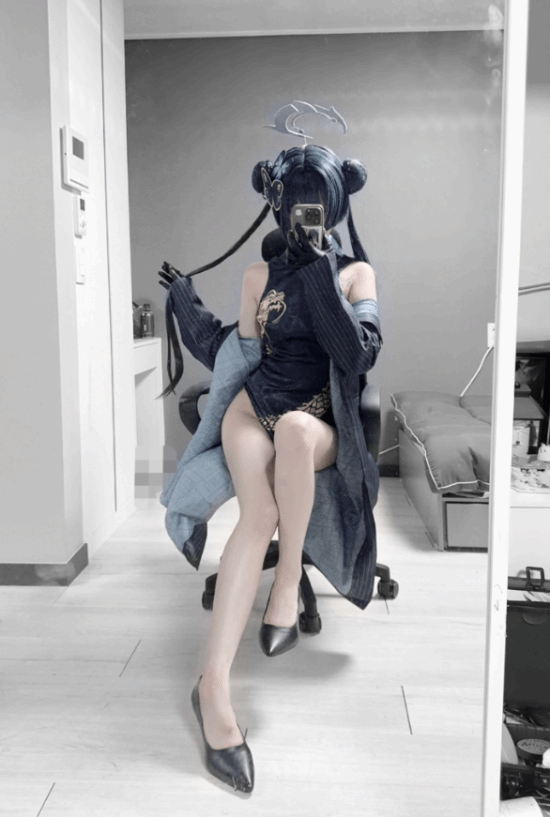 美女COS《絕區(qū)零》鯊魚妹艾蓮:嬌小可愛黑絲吸睛