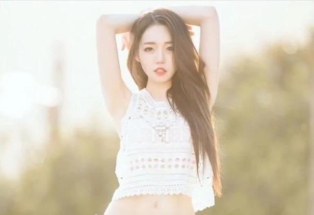 還記得韓國熱舞飯拍的天花板女孩么？對(duì)她就是樸恩率