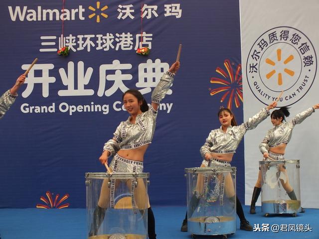 湖北宜昌：美女打鼓熱舞，性感十足