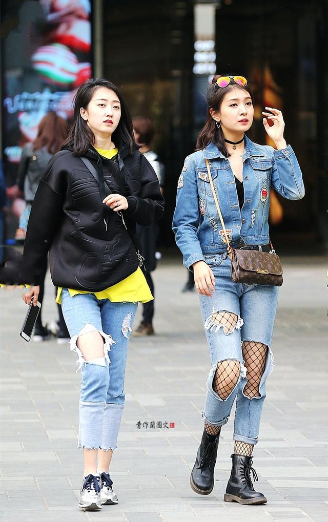 街拍：穿黑絲，這些美女偏愛漁網(wǎng)襪
