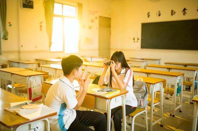 美女空姐自述情感故事：閱男無(wú)數(shù)，戀愛(ài)經(jīng)歷豐富