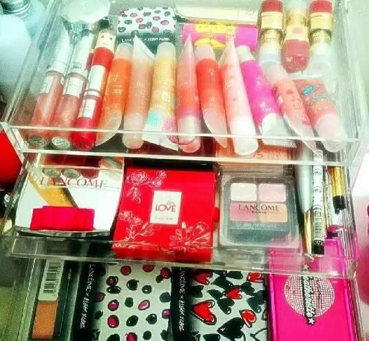 日本妹子超強化妝品收納術(shù)！終于又能看見我的梳妝臺了……