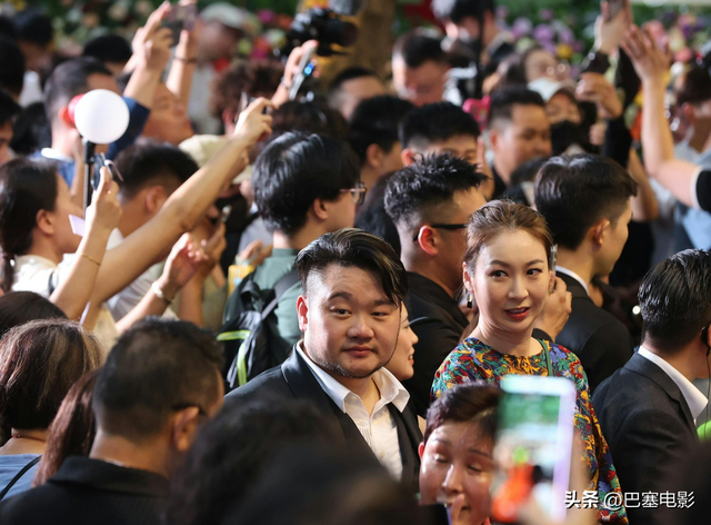 香港這一夜，馬明吳卓羲帥氣有型，蔡思貝清純，陣容堪比TVB臺慶
