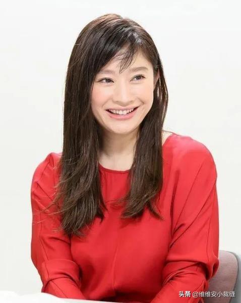 48歲筱原涼子憑顏值狀態(tài)登上熱搜，凍齡美肌離不開(kāi)她的獨(dú)家小秘訣