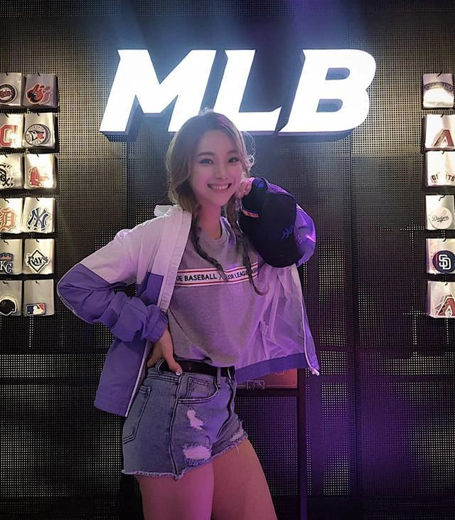 韓國90后美女教練，因秀蘋果臀而走紅，這種身材喜歡嗎？