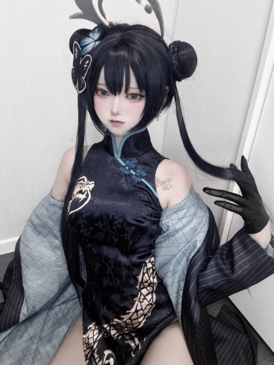 美女COS《絕區(qū)零》鯊魚妹艾蓮:嬌小可愛黑絲吸睛