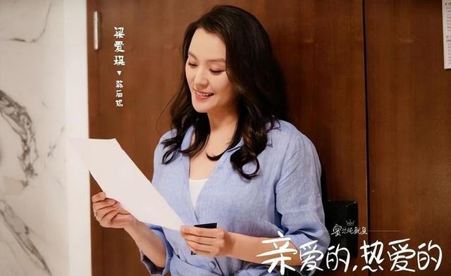 47歲逆生長！原裝大美女眼神勾人，84部戲鑄就演技女神