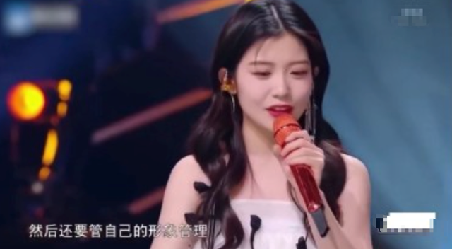 23歲女星談心酸往事委屈爆哭，不紅時(shí)一月才2千，吃穿都不夠用