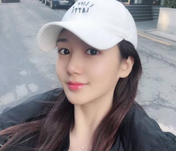 美女?；◥?ài)健身，公布自己的新戀情，稱(chēng)對(duì)方是肌肉男