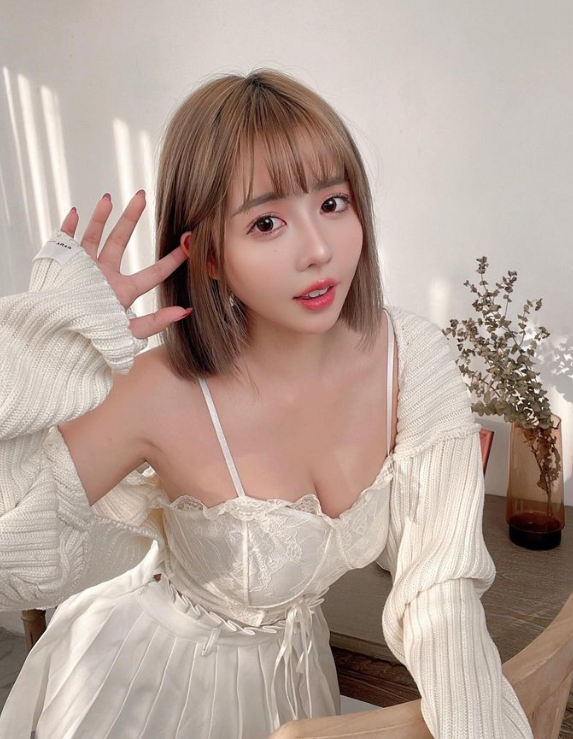 臺灣小眾網(wǎng)紅美女，甜美性感，姐姐鯊我！