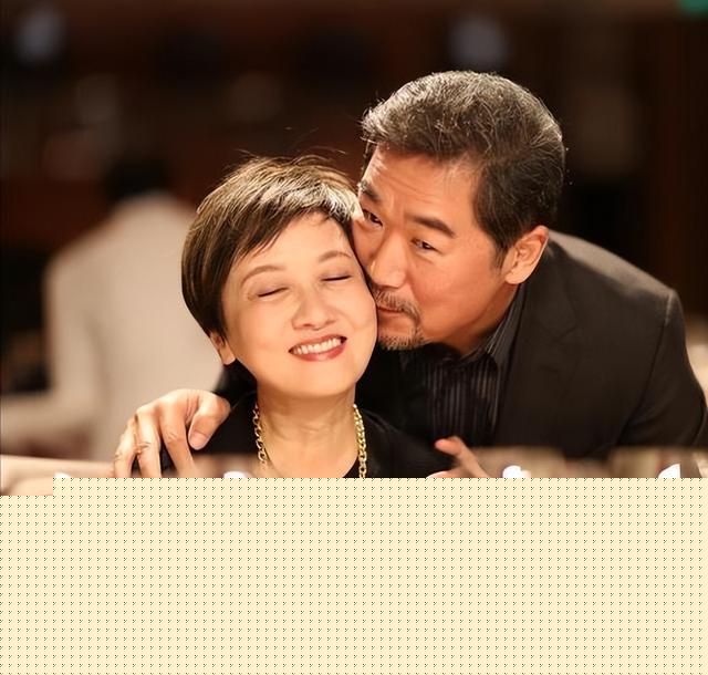 萬萬沒想到，67歲“丁克”了28年的的鄧婕，最終成為了人生贏家