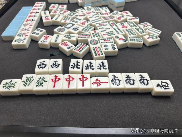 東南大學(xué)的絕色?；ǎ汗た撇排?、音樂達人、麻將高手