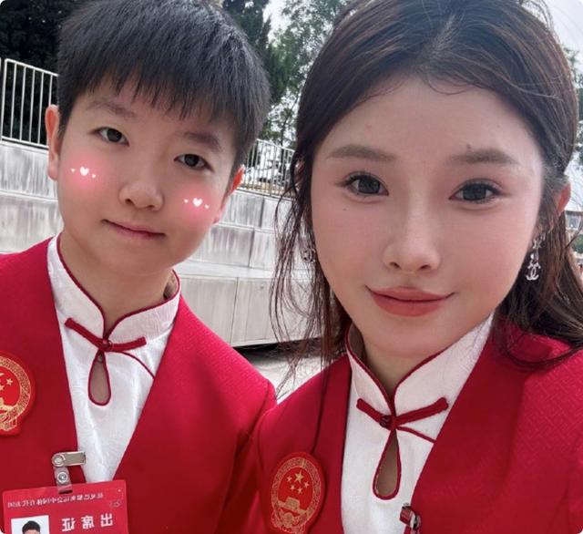 被T臺秀的吳艷妮驚艷，運(yùn)動文胸遮不住好身材，裸露腹肌太搶鏡