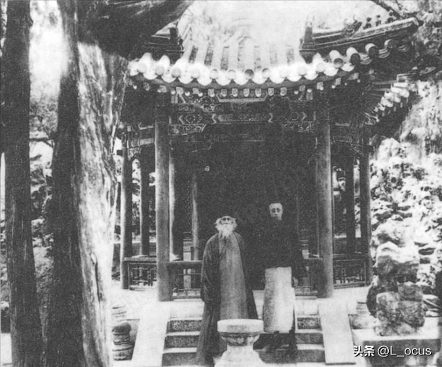 罕見(jiàn)恥辱老照片：被拍賣的大胸女人，全裸女人被男人拿槍指著