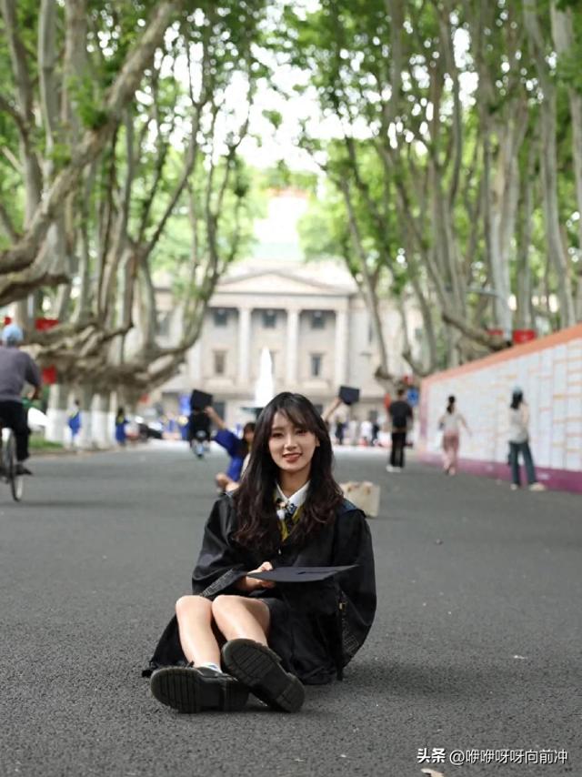 東南大學(xué)的絕色校花：工科才女、音樂達人、麻將高手
