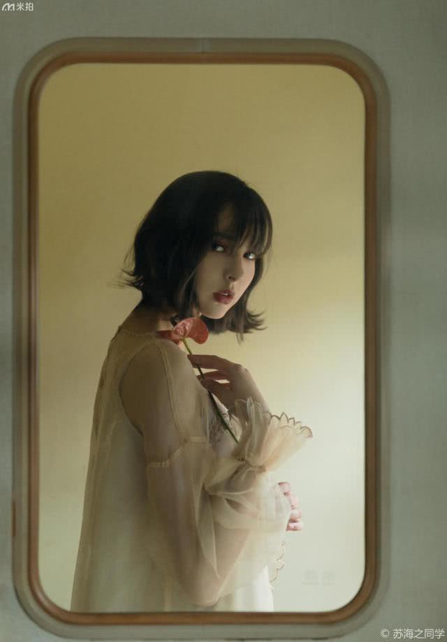 人像寫真：火車上的短發(fā)少女，清純可愛